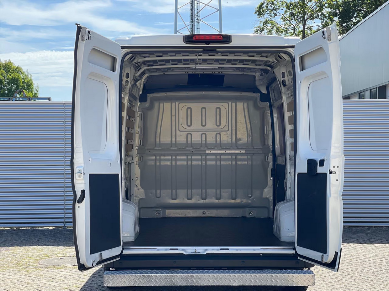 Peugeot Boxer 3, 5T L2H2 130 PK NAVIGATIE / CAMERA / 270 ACHTERDEUREN / ALL SEASONS - Photo 9