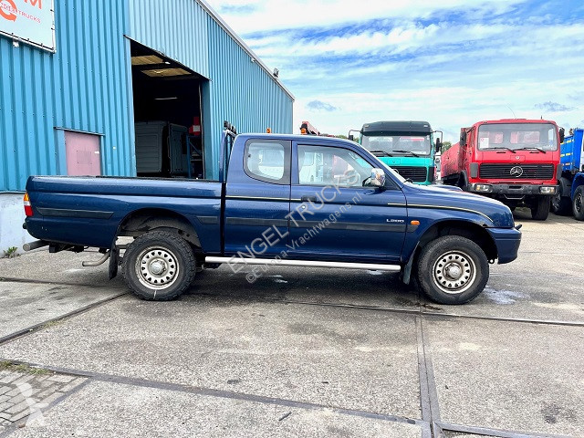 Personenwagen pick-up tweedehands mitsubishi l 200 club cab 4wd pick up diesel 10/01/2002 - 99 CV - Ref. SN 53377889 - Photo 4